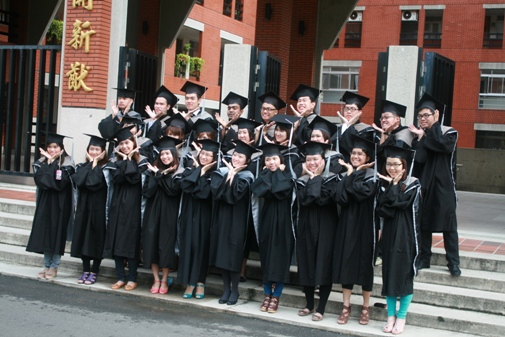 Phát bằng tốt nghiệp cho sinh viên CNTP, TY 42, Đại học khóa 43 và Cao đẳng khóa 44
